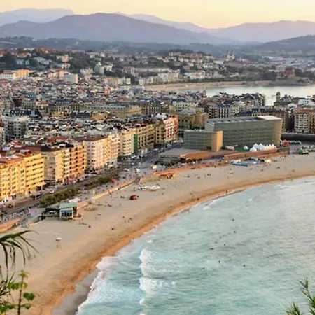 Апартаменты Lovely Zurriola Beach Apartment. Gros. *
